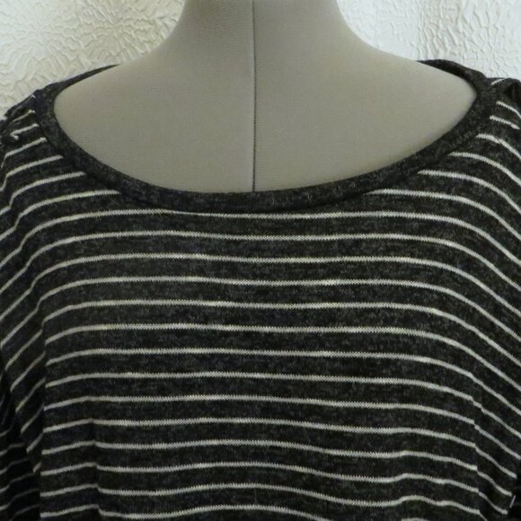 Maurices Women's Long Sleeve Criss Cross Cold Shoulder Striped Top Size XXL - Picture 2 of 7